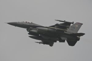 aviano june 05  2011 lucky35 f 16cm  92 3910 77thfs 20thfw  shaw afb  south carolina night mix with rain